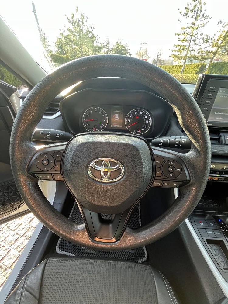 Продам TOYOTA RAV4 2019