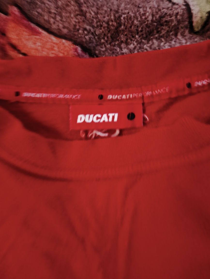 Продам кофту дукаті