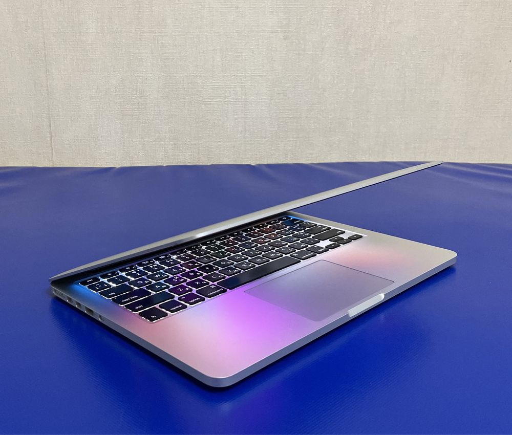 MacBook Pro 13  2014  core i7 3.0GHz  16ram  256Gb