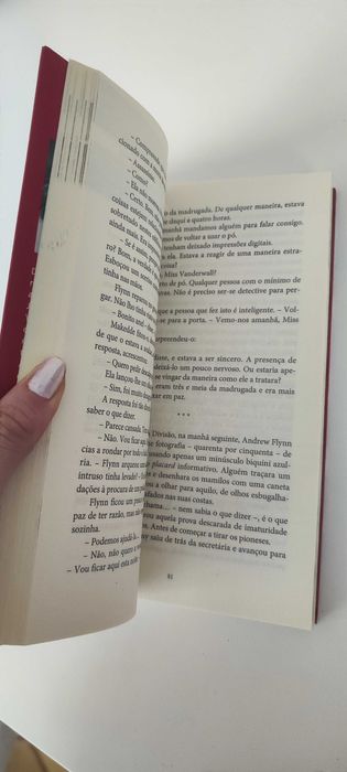 Livro "Fetiche" de Tara Moss, em português, novo