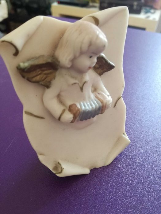 Estatueta antiga de Anjo c/ acordeão, em Resina