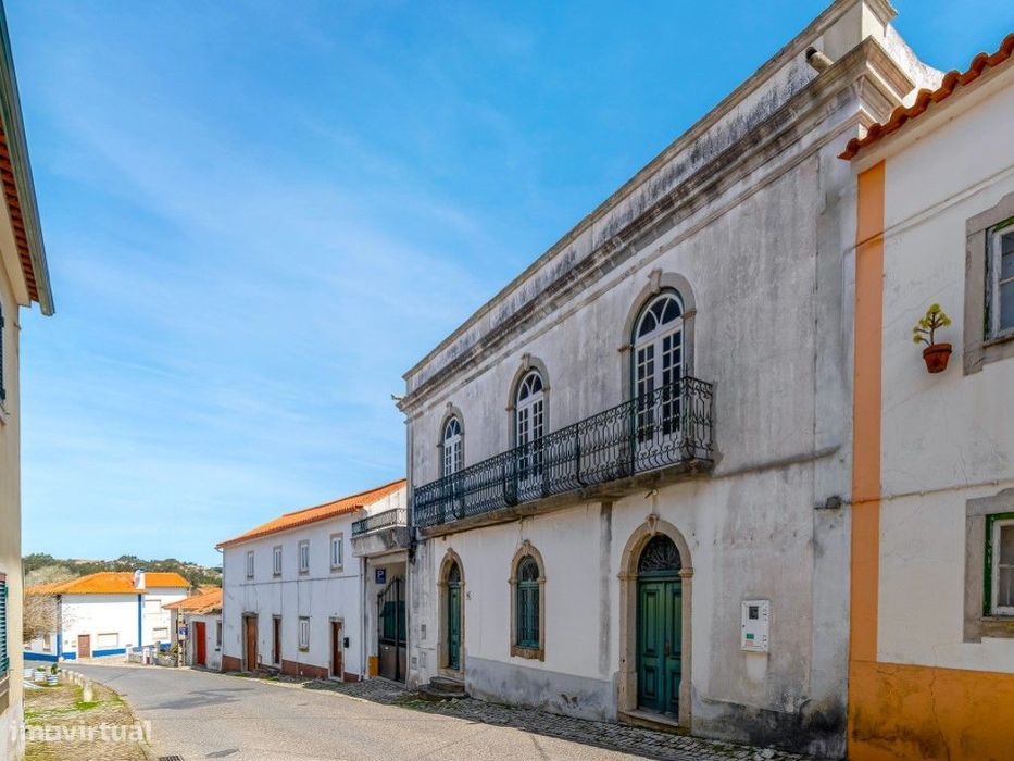 Casa Centenária com Grande Potencial em Olho Marinho, Óbidos