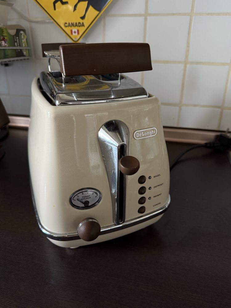 Тостер Delonghi