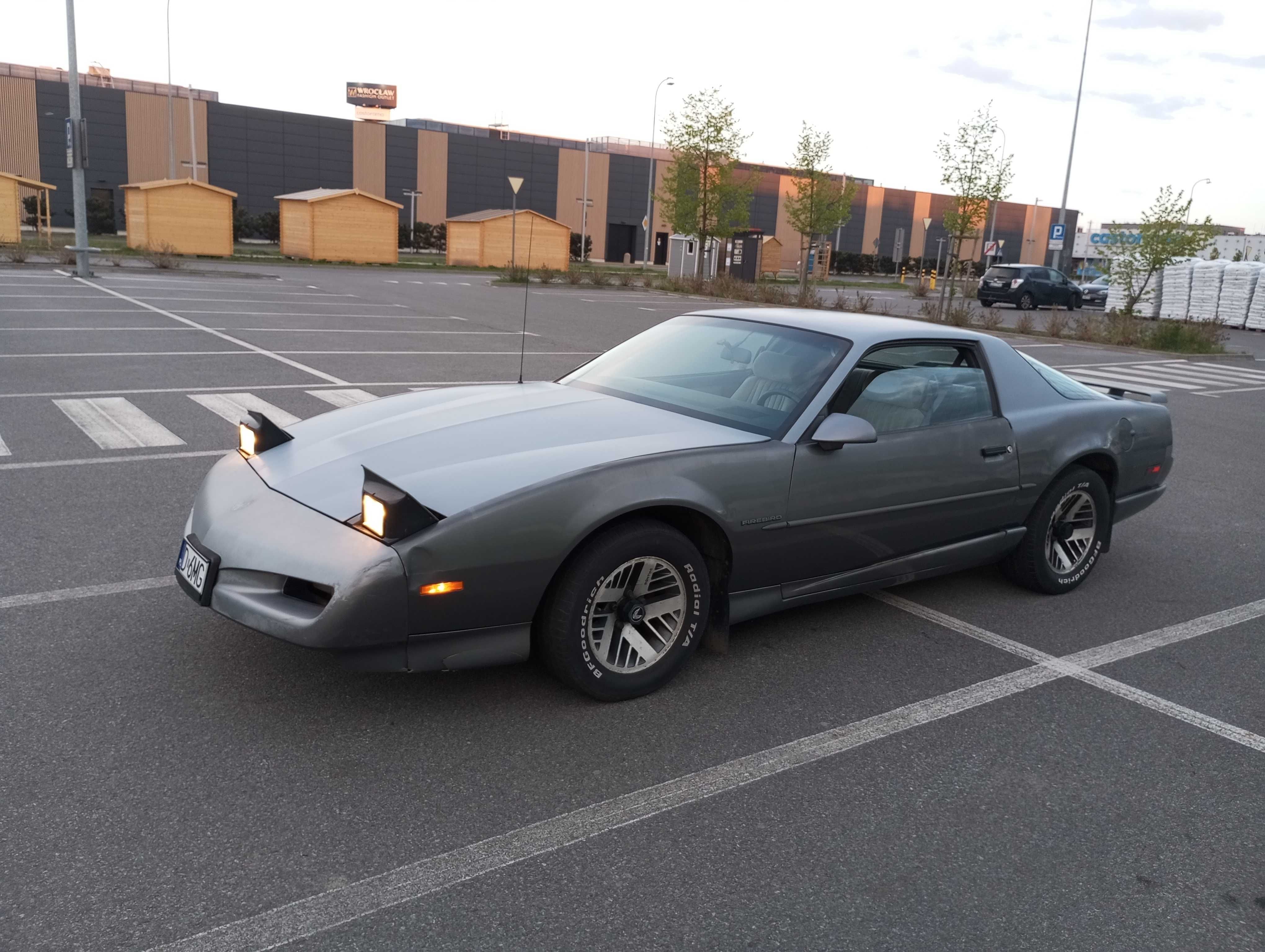 Pontiac Firebird V8 Manual