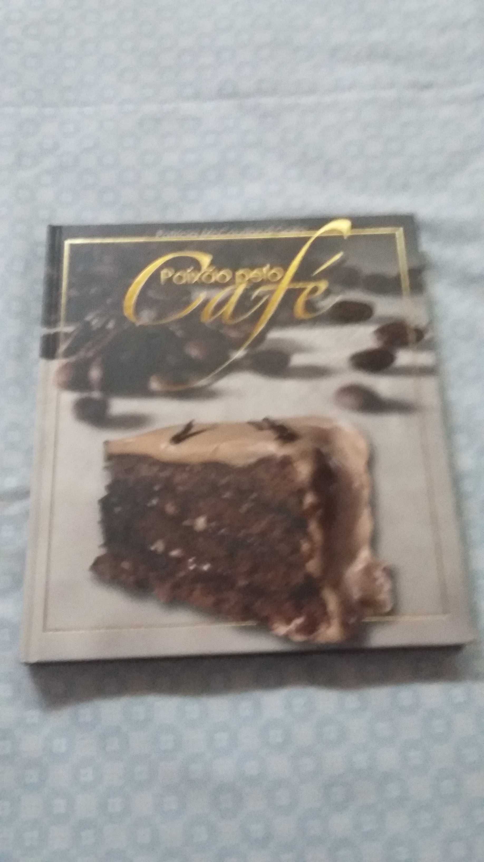 Vendo livros de receitas de sobremesas de chas e de bolos e doces