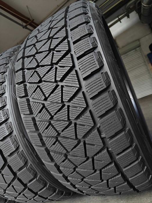 Bridgestone Blizzak DM-V2 зимові шини R20 275 55 як нові