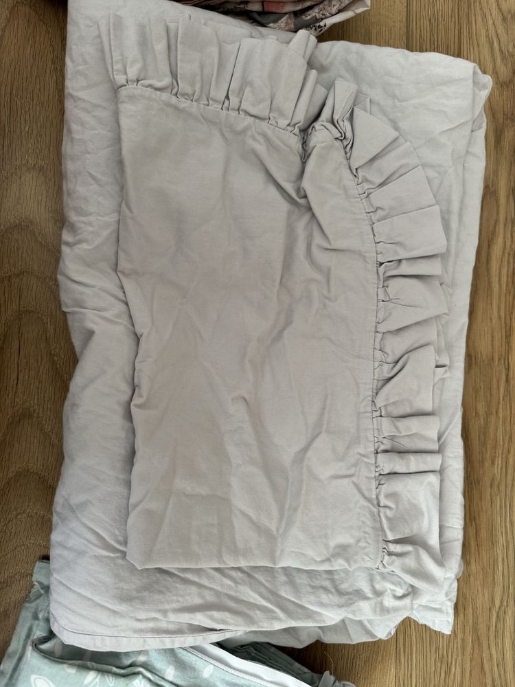 Koldra i poduszka dziecięca 100x135 + 9 kompletów pościeli