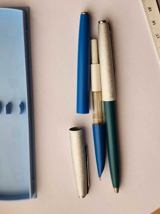 Набор ручек одна перьевая одна шариковая ссср 1981 год