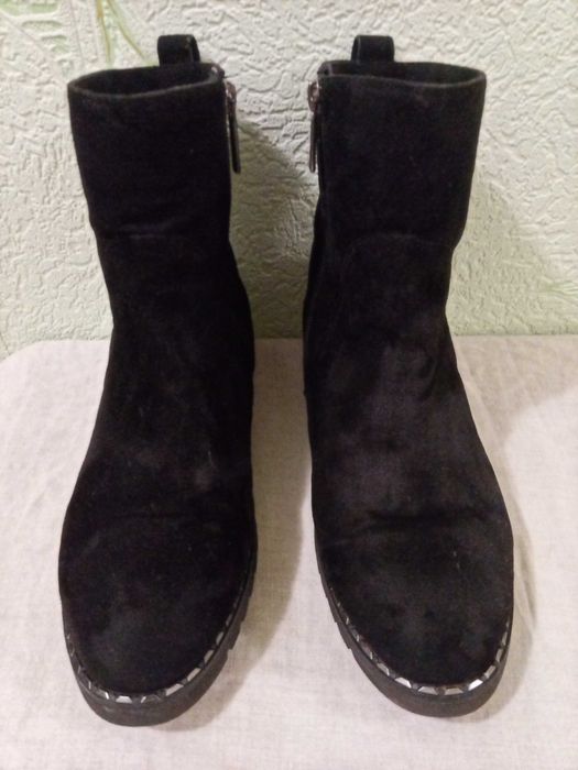 Напівчоботи чорні штучна замша 37 р, ботинки б/у