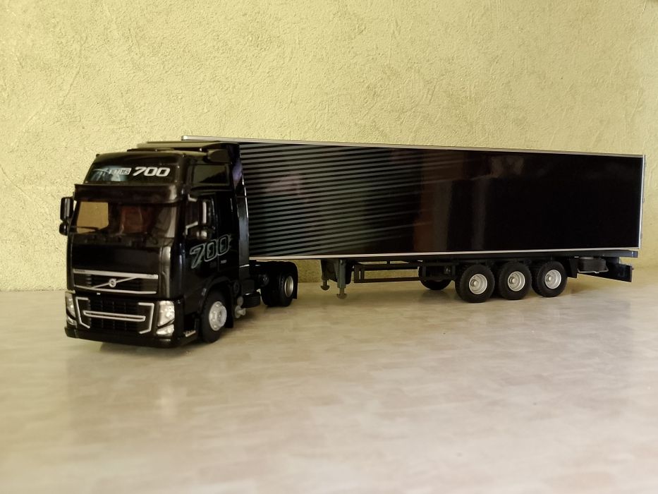 Eligor   1 / 4 3 .