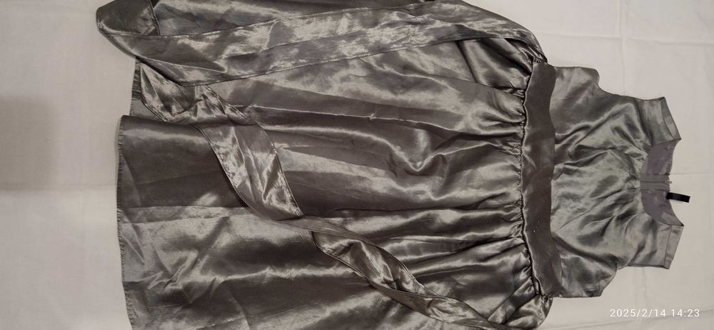 Нарядное платье для девочки красивое. лет на 8-10