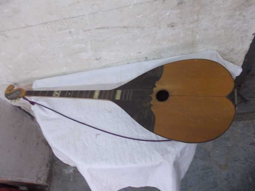 Stara mandolina Włoska czterostrunowa marki KUNC