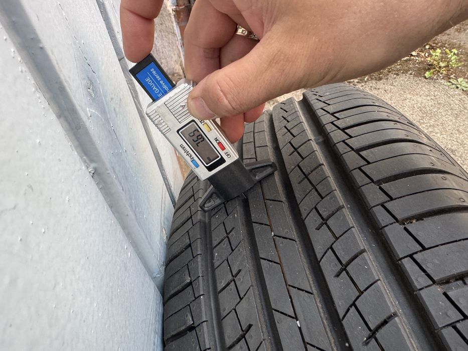 Шини літні як нові  R17 215 65 Nexen Roadian GTX