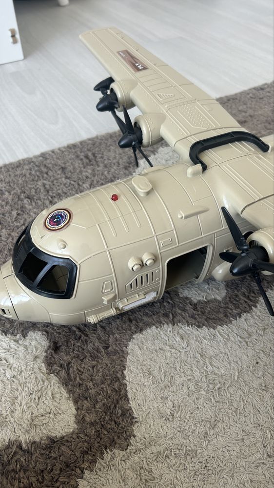 Avião do exército para brincar