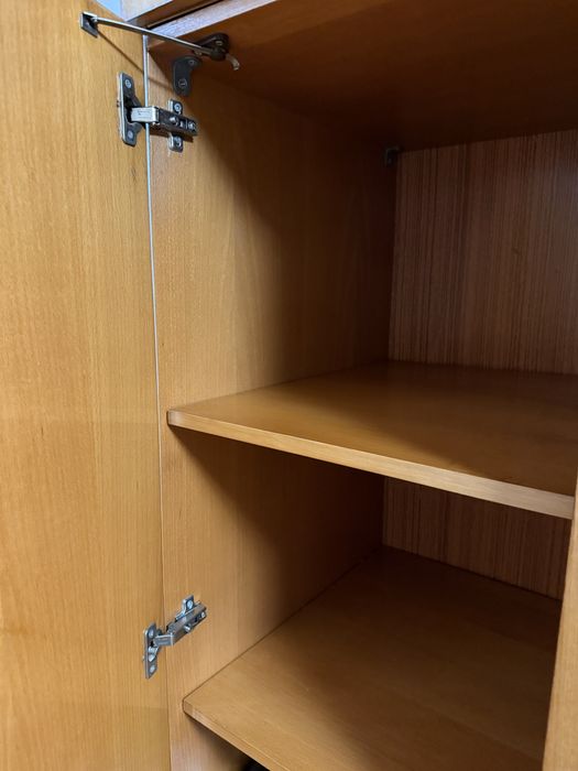 Продається шафа для одягу