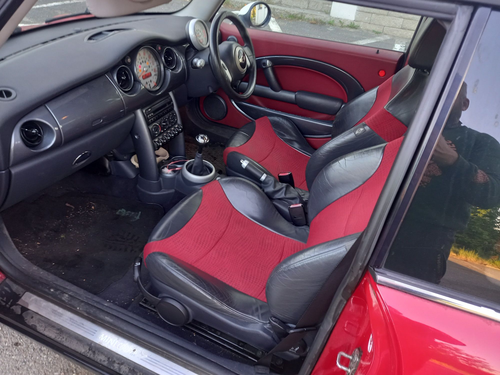 Mini Cooper 1,6 benzyna