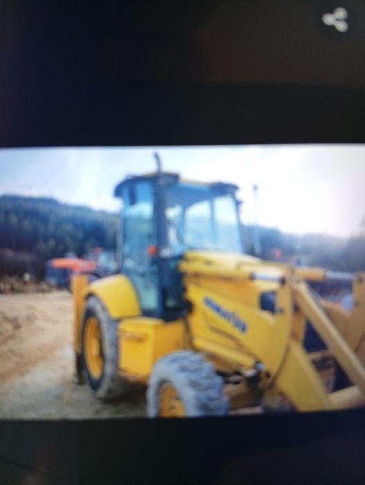 Alugo retroescavadora komatsu