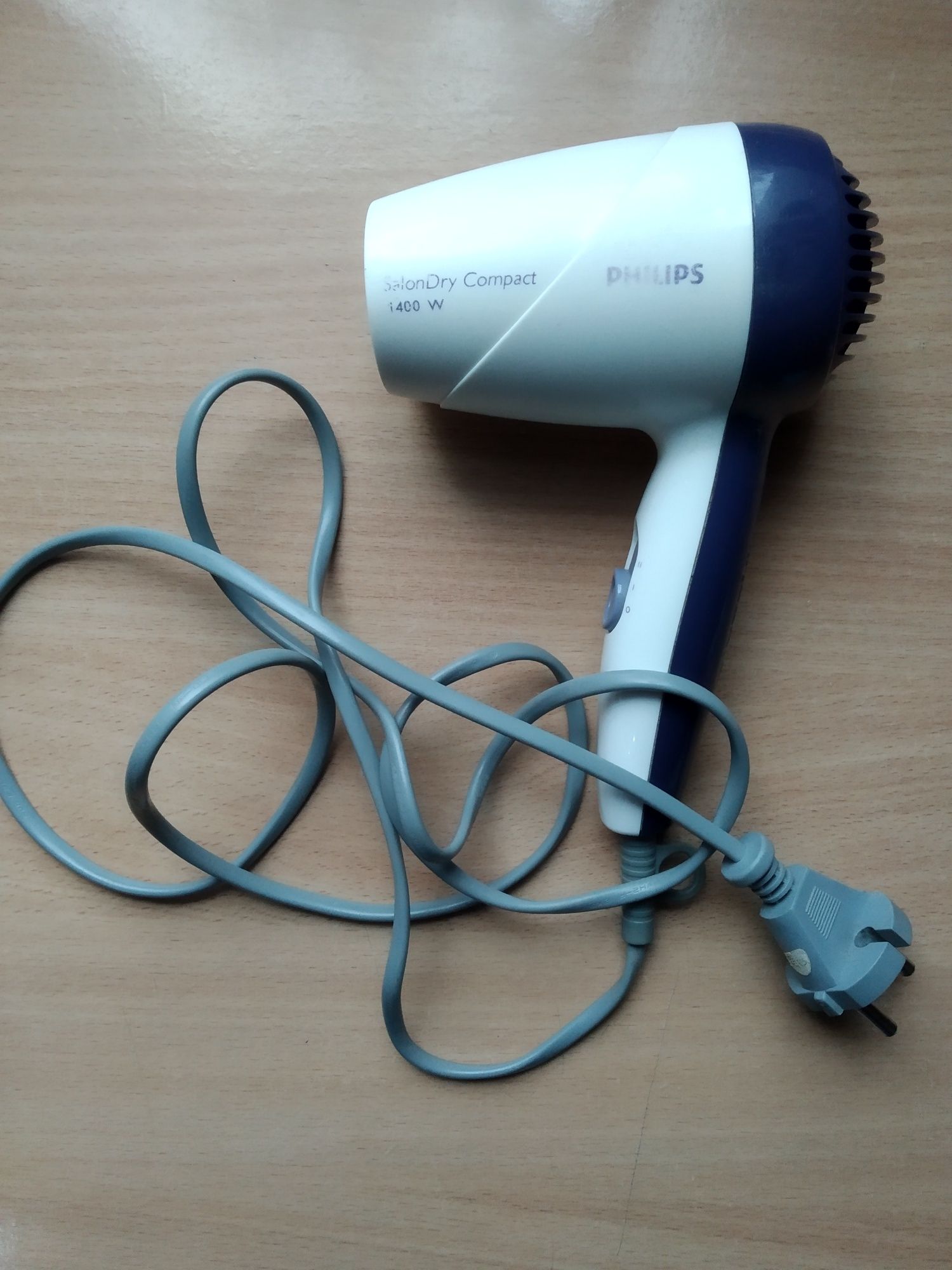 Suszarka Philips SalonDry Compact 1400 W