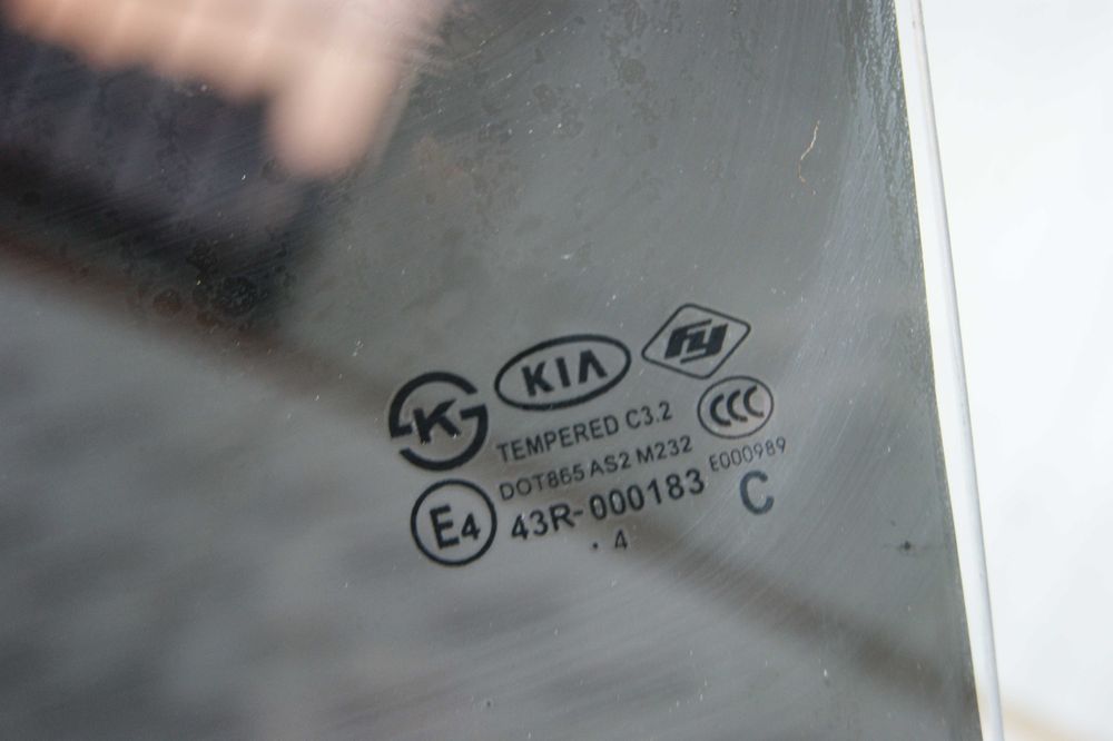 Стекло двери заднее левое KIA K3 Forte Cerato 2010-2016