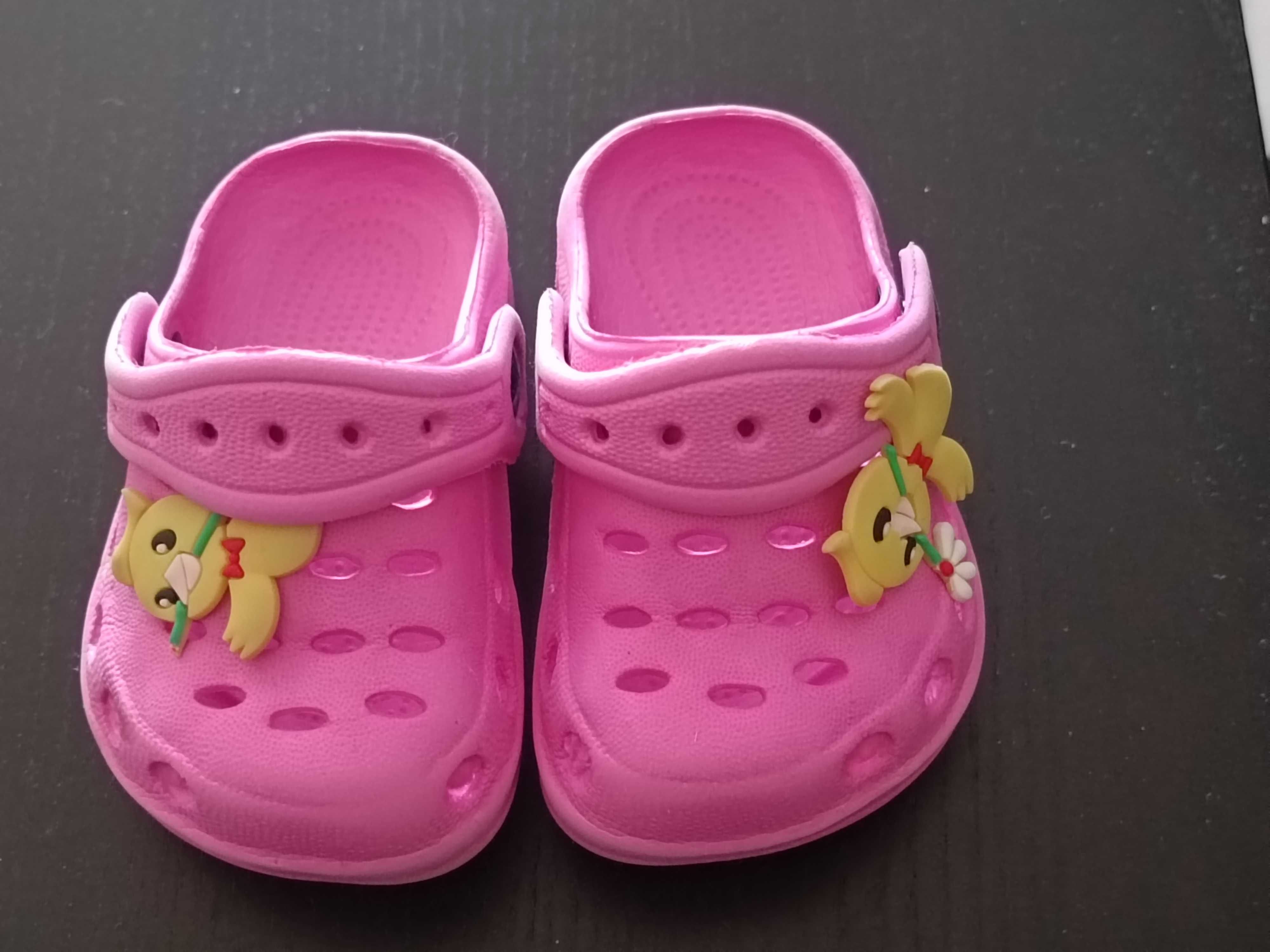 Sapatos de bebê de várias marcas