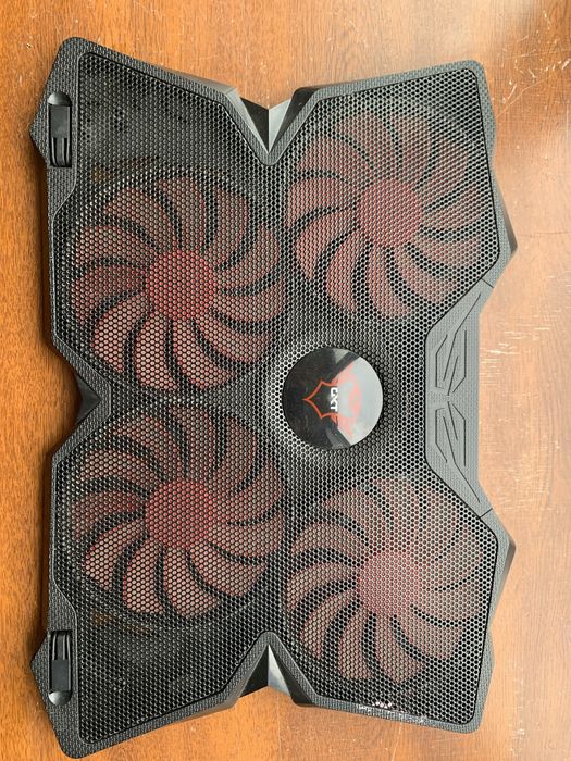 Подставка под ноутбук охлаждающая Trust GXT 278