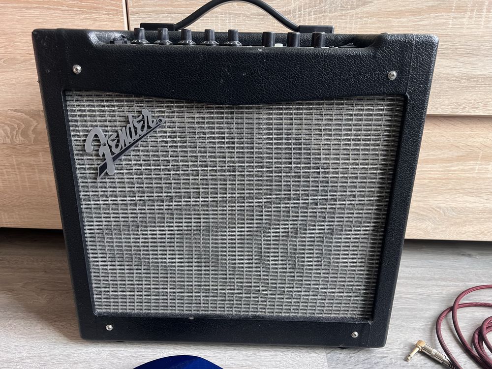 Yamaha Pacifica 012 + Комбопідсилювач Fender Mustang 2 40w + чохол