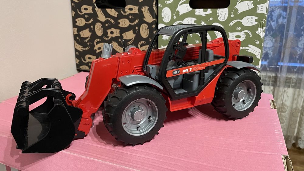 Іграшки машинки трактори трактор Bruder Bburago