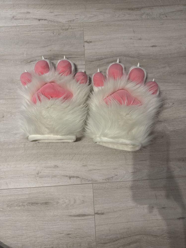 furry fursuit łapki białe
