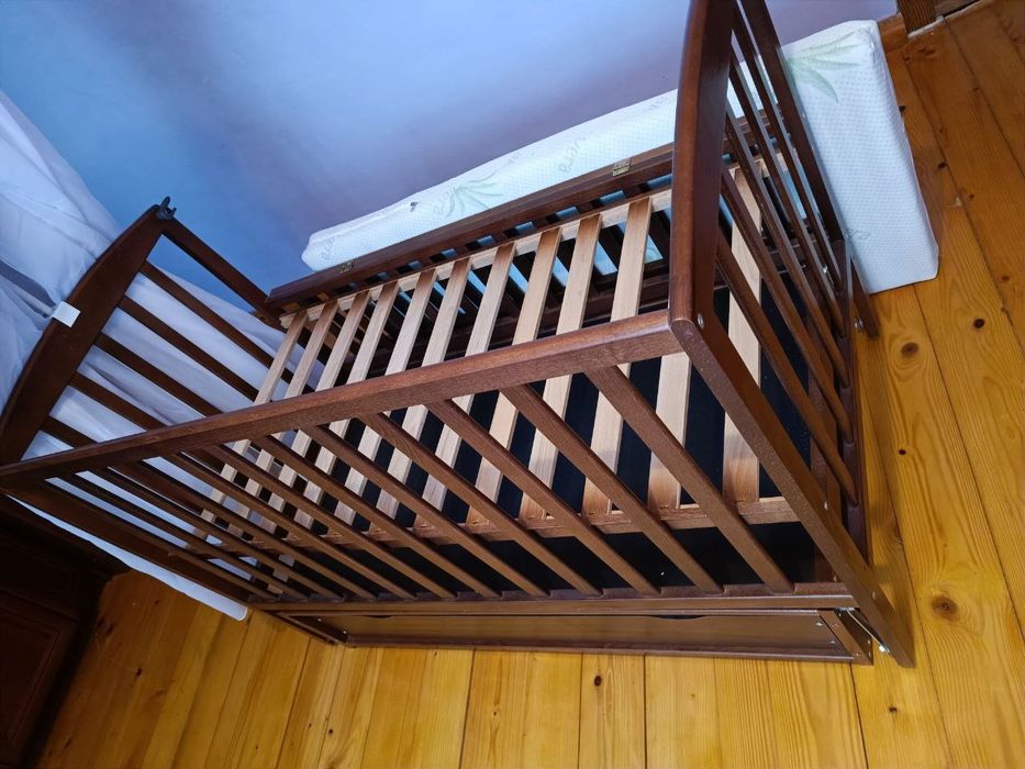 Ліжко дитяче з балдахіном