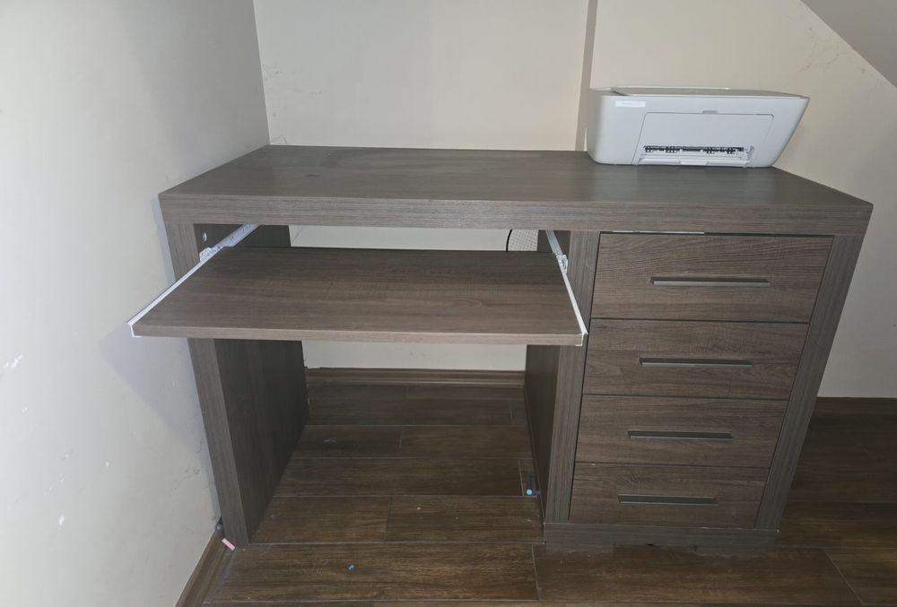 Biurko z litego drewna