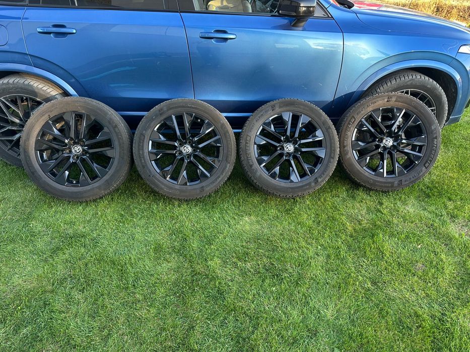 Felgi TOYOTA R19 z oponami zimowymi