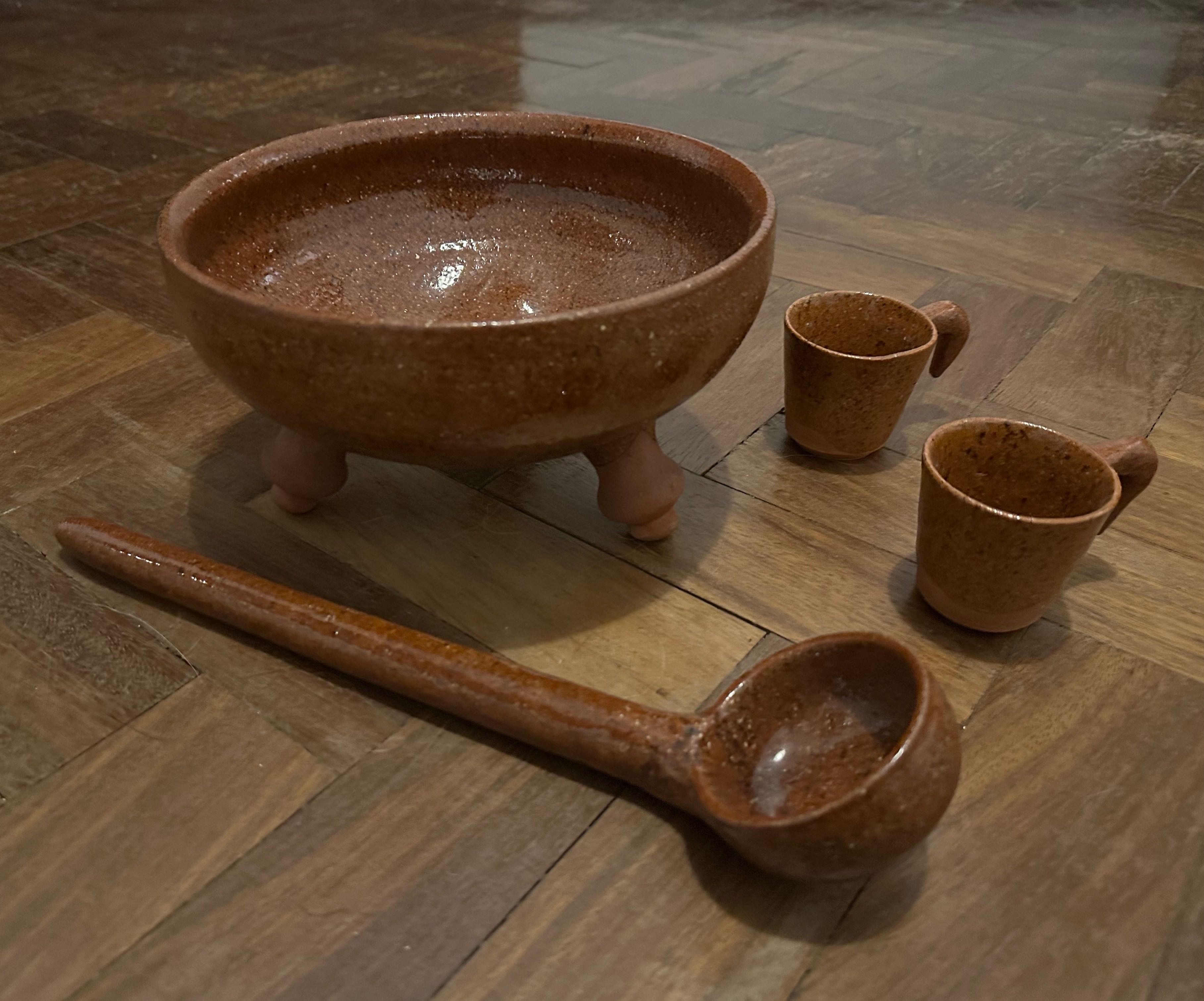 Conjunto para servir bebidas em barro