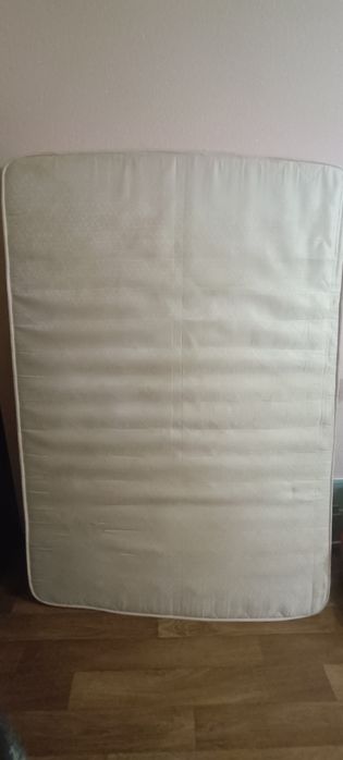 Продам кровать  б/у с матрасом