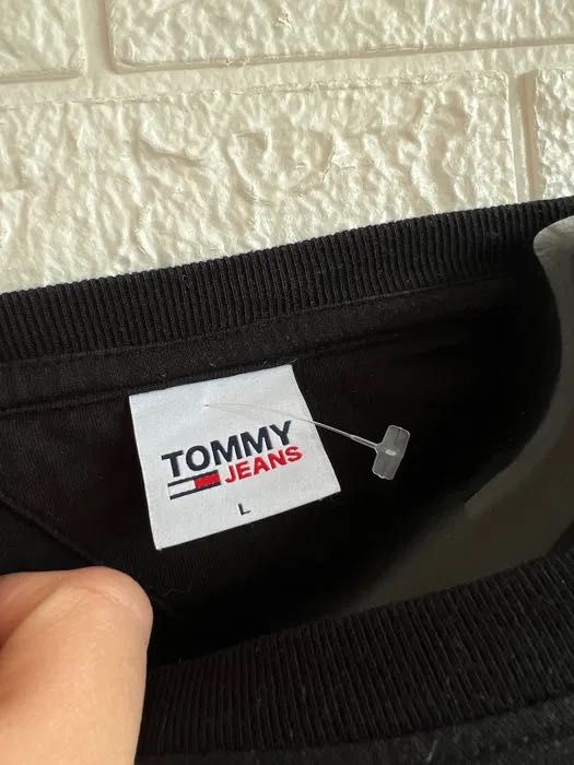 Світшот Tommy Jeans з великим лого тонкий літній лонгслів рЛ