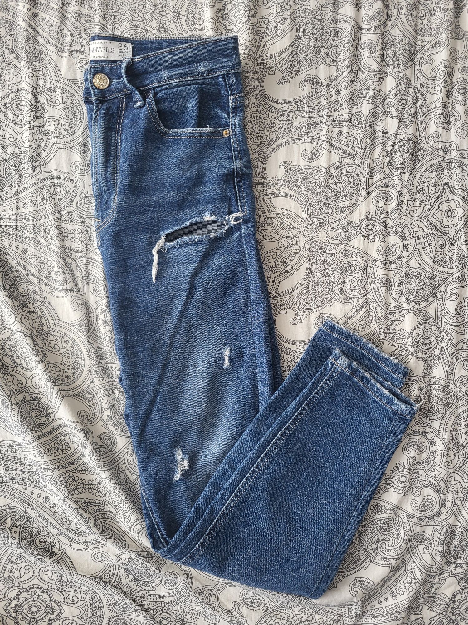 Jeansy Stradivarius petite skinny Regular rozdarcia regularny pas