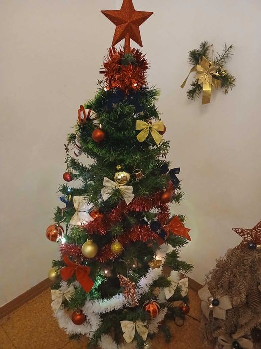 Linda árvore de Natal com 1,60m com todas as decorações + árvore extra