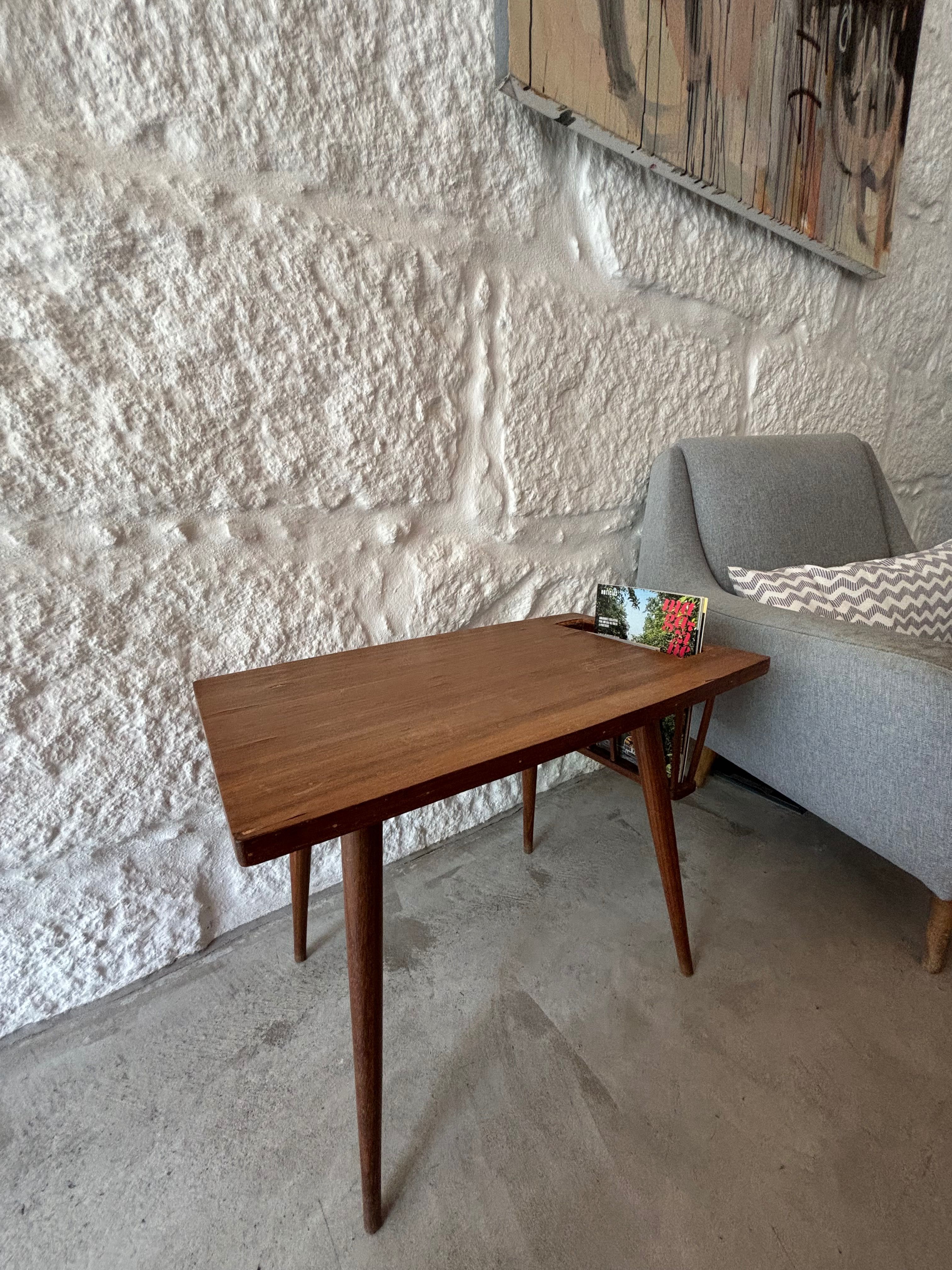 Cadeirão/poltrona + mesa de apoio (vintage)