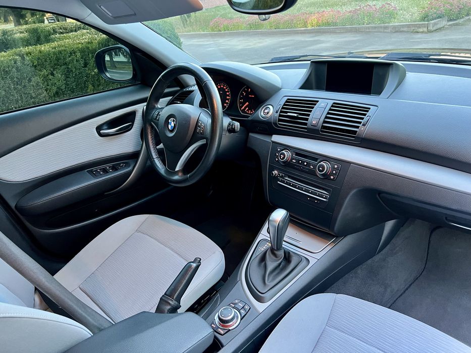 У продажy BMW 2.0 Бензин.Автомат