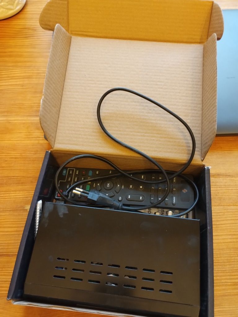 Dekoder telewizji cyfrowej naziemnej DVB-T2 HEVC H.265 MPEG-4 SAT-2