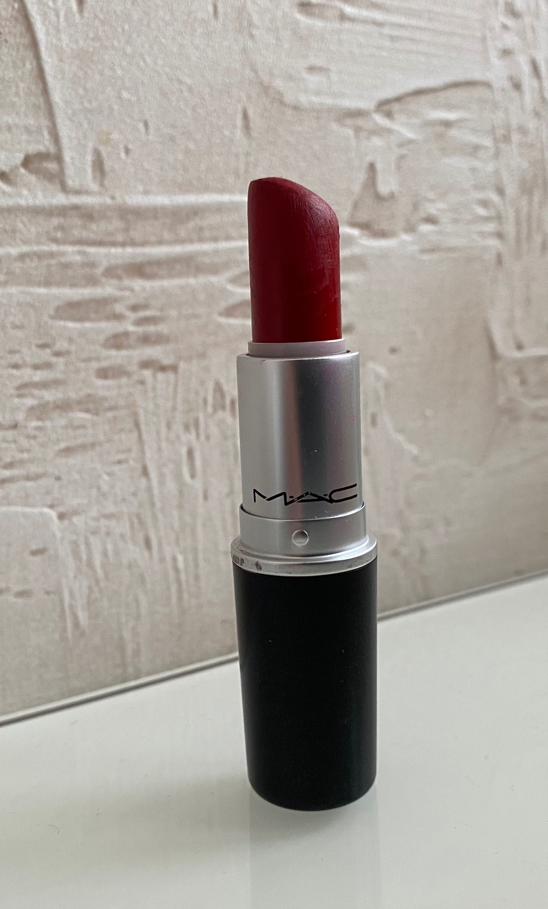 Помада Mac Russian red