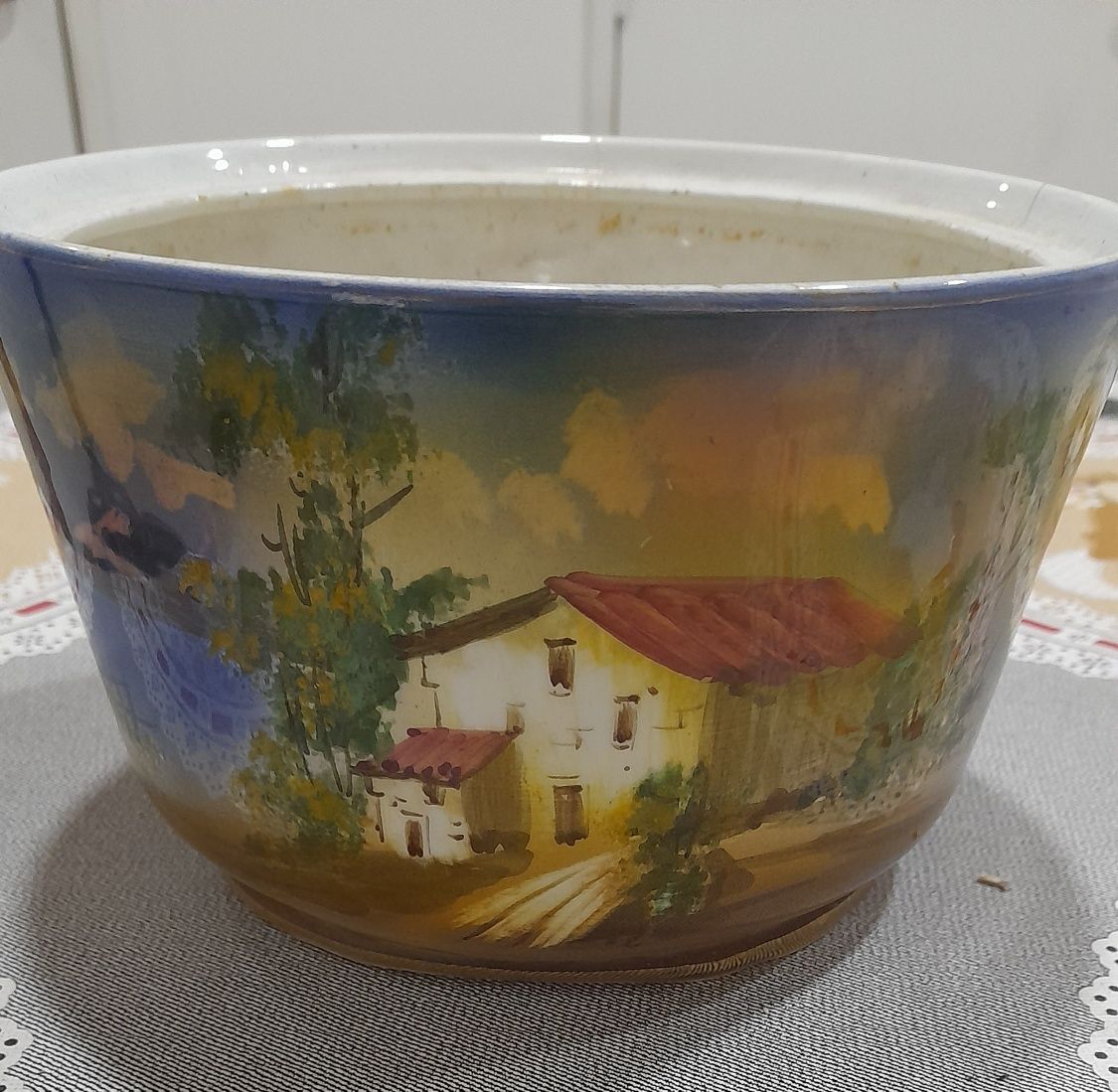 Pote vintage em cerâmica com número de série