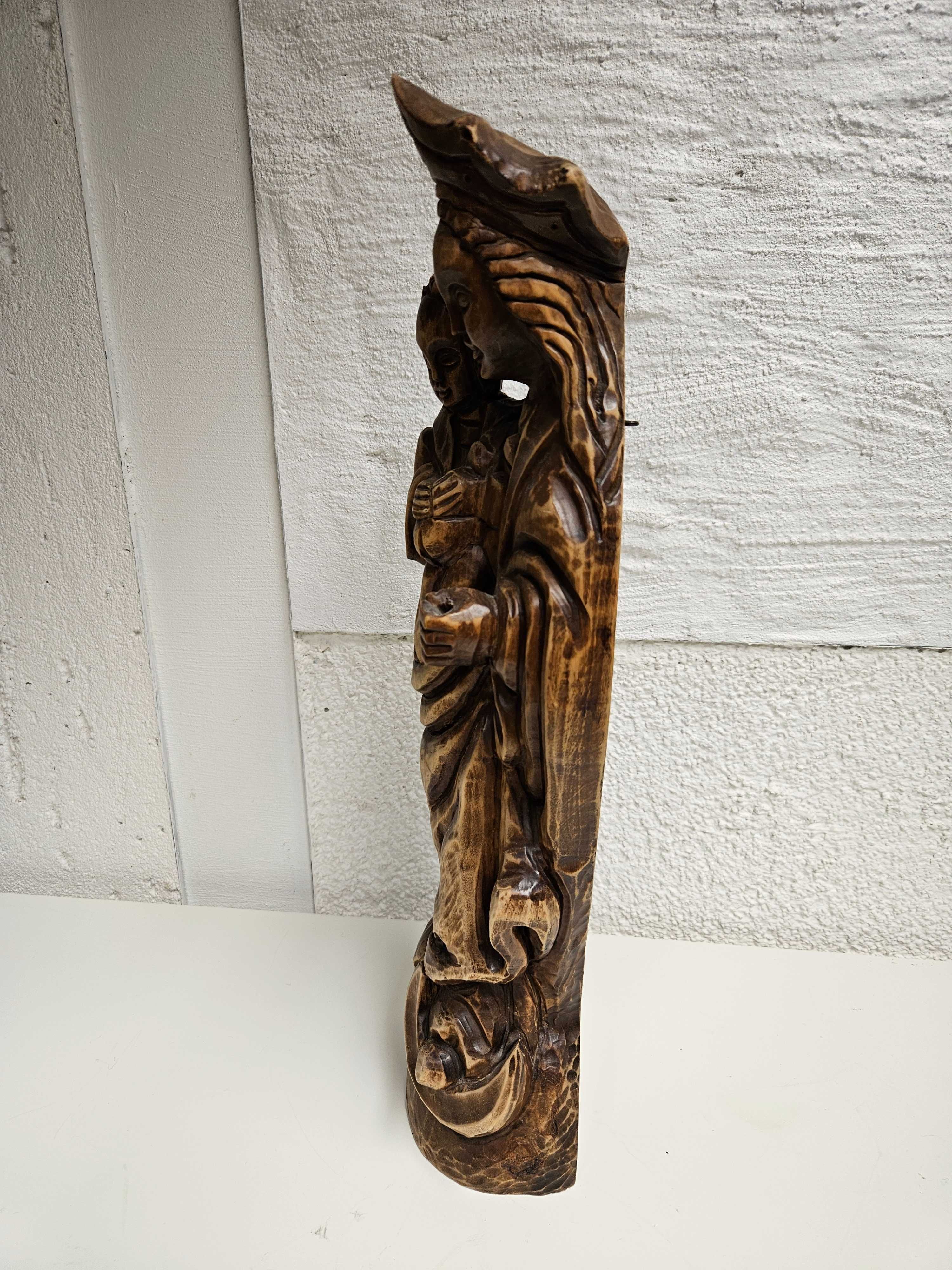 Stara piękna ręcznie wykonana drewniana figurka Matki Boskiej