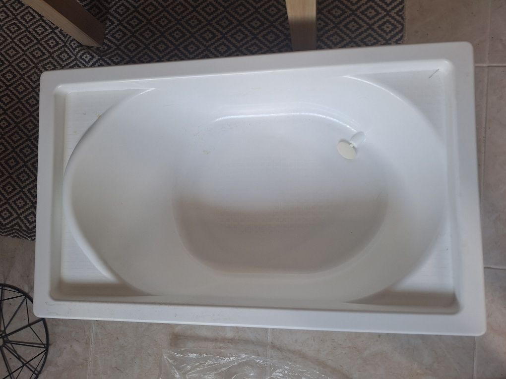 Utensílios de bebé 
Ninho redutor 10€
Cabide 0,50€ cada