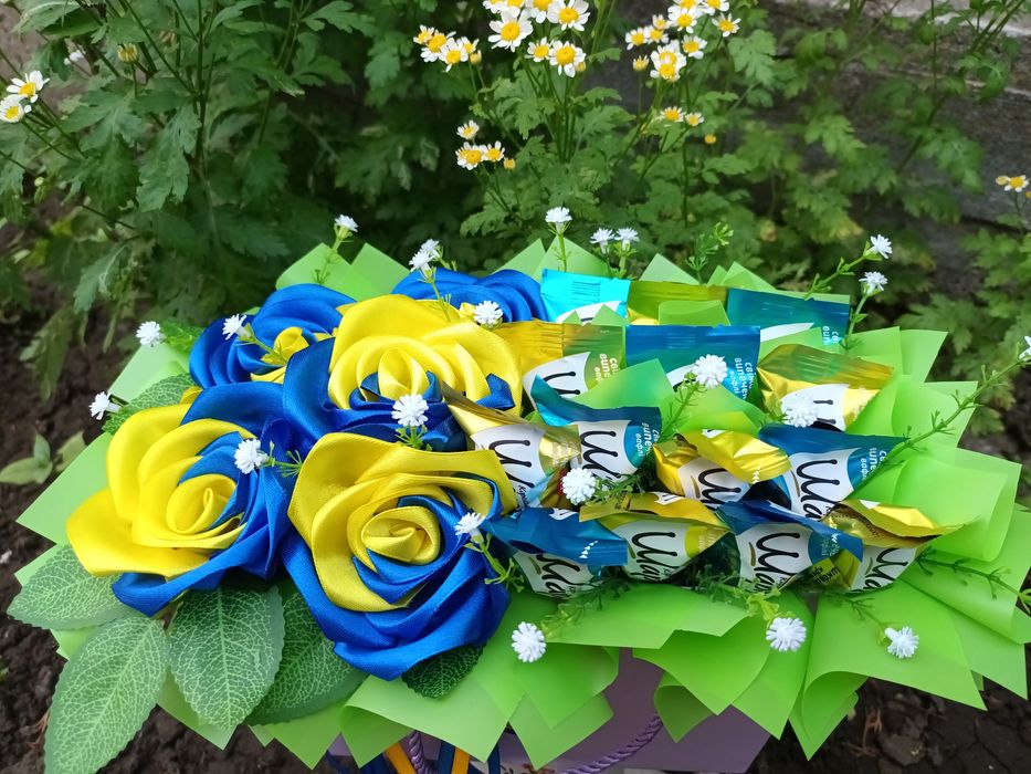 Букети з атласної стрічки подарункові.