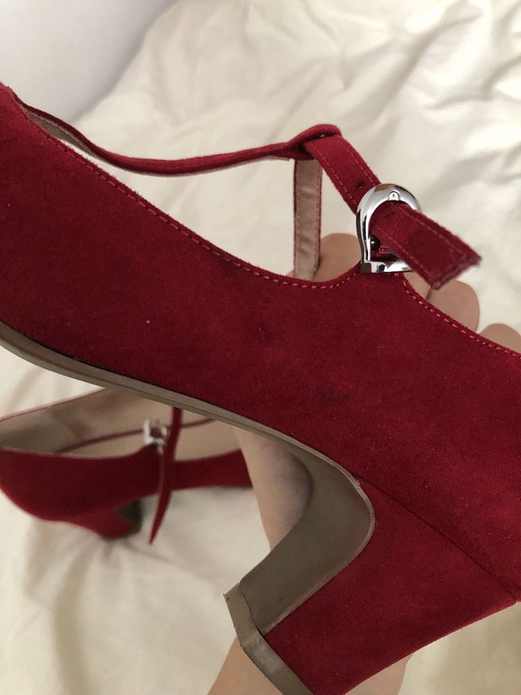 Buty Graceland czerwone czółenka zamszowe skóra ekologiczna na pasku