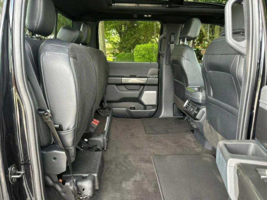 Ford F-150 Lariat SuperCrew      2022