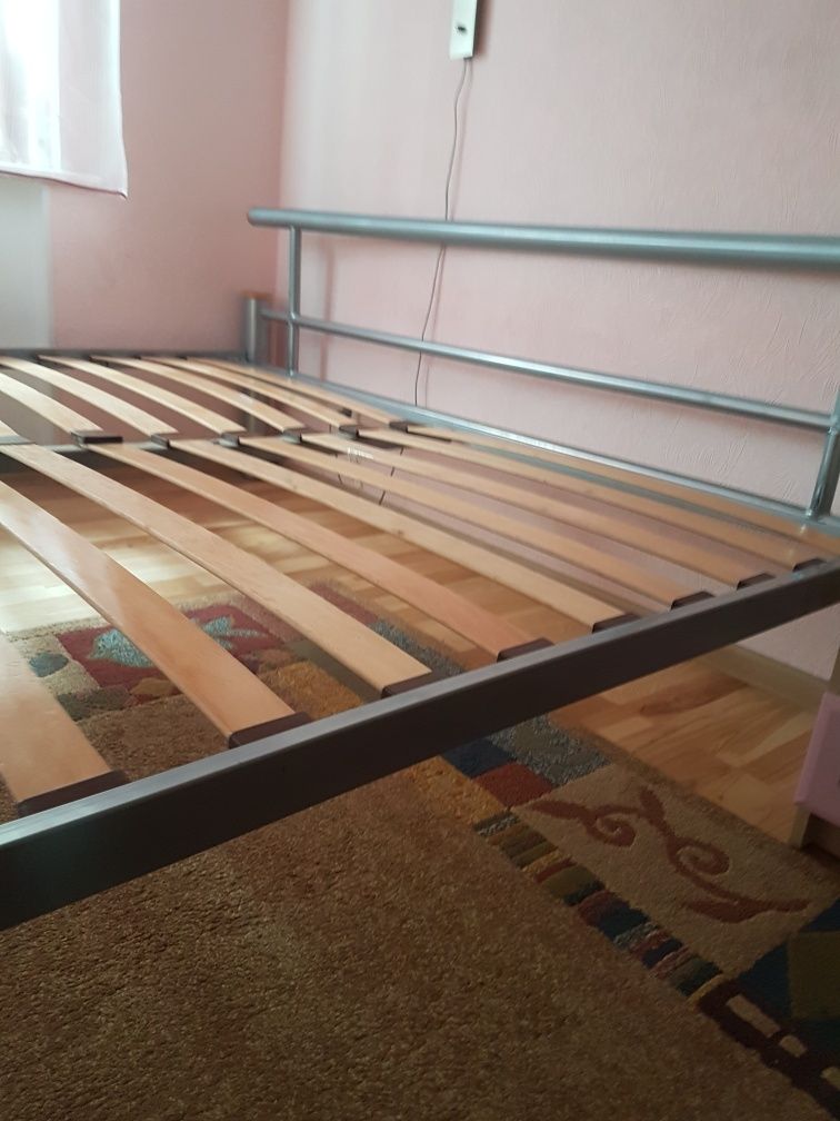 Кровать двуспальная, матрасы в подарок