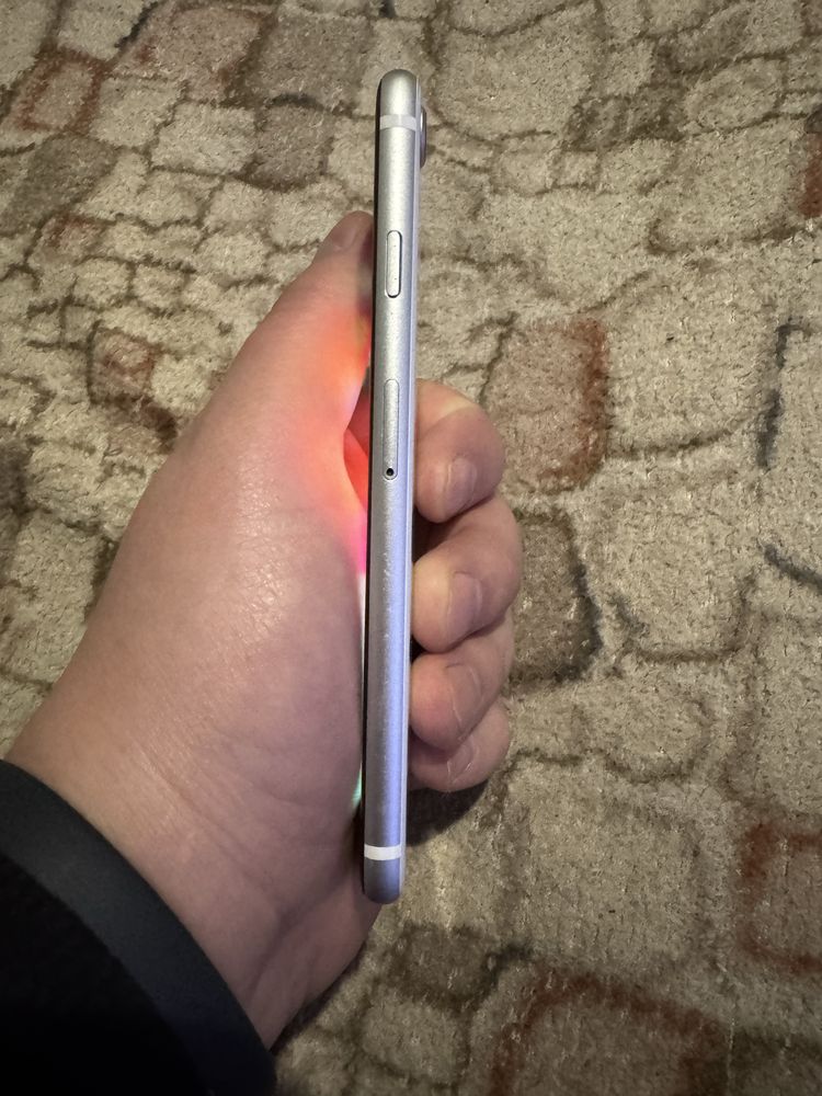 Продам iphone se2