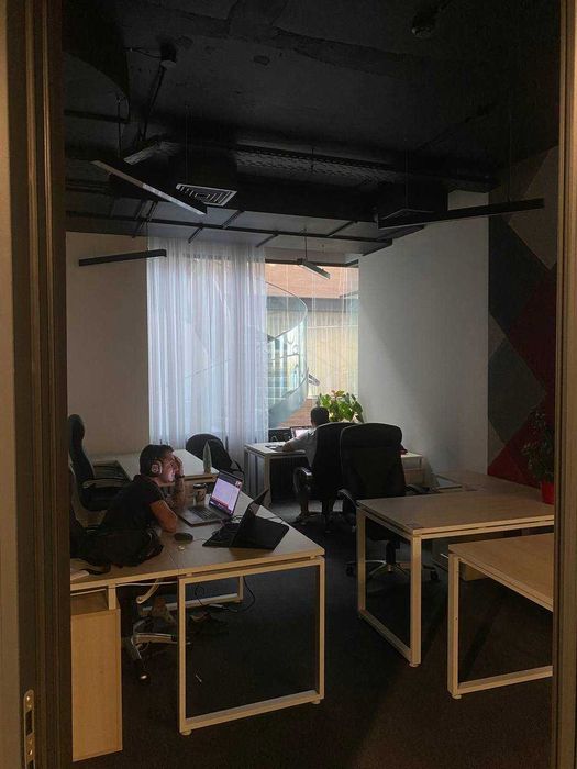 Пропонуємо місця в коворкінгу з гарним видом на Дніпро