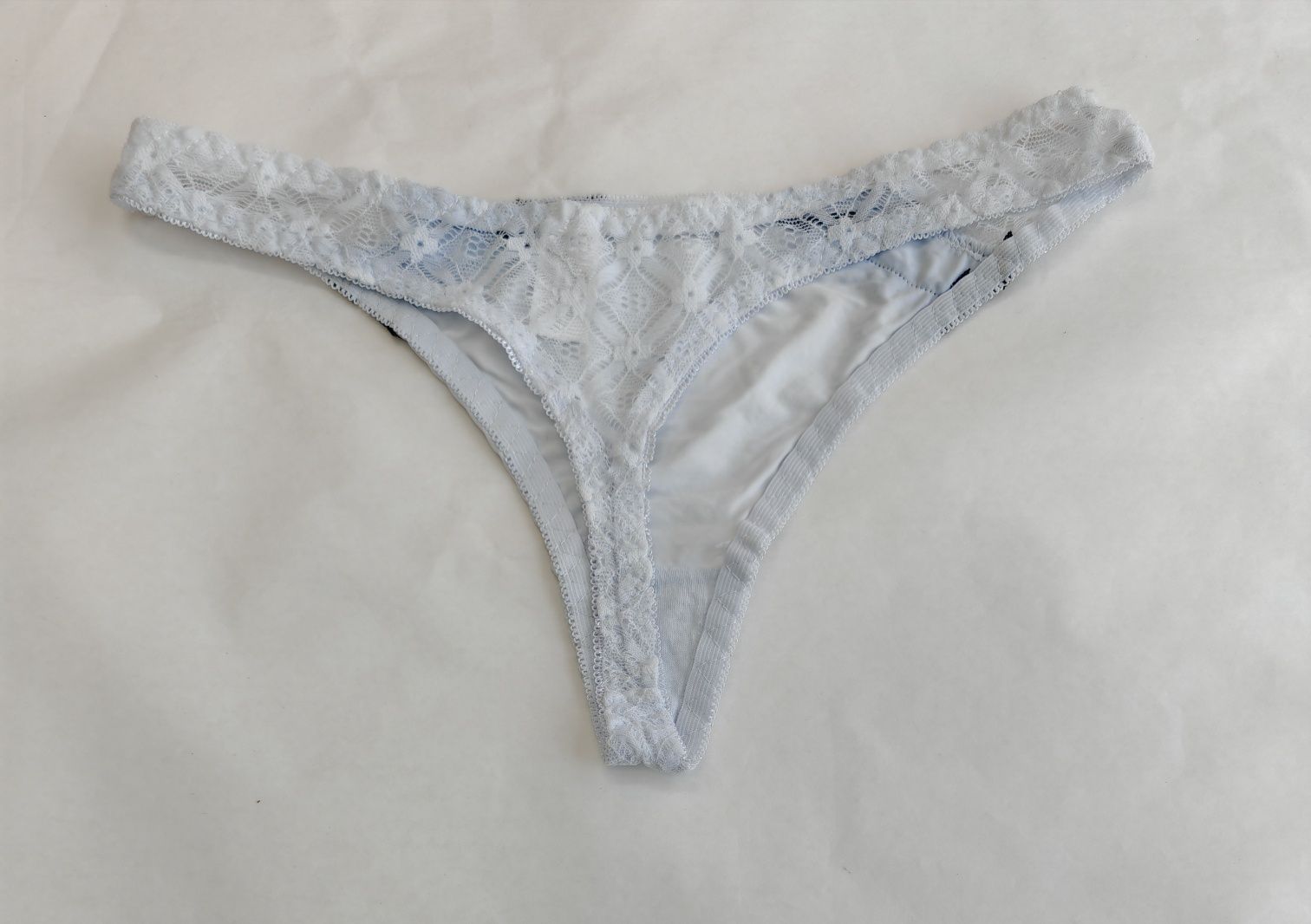 Stringi damskie.
